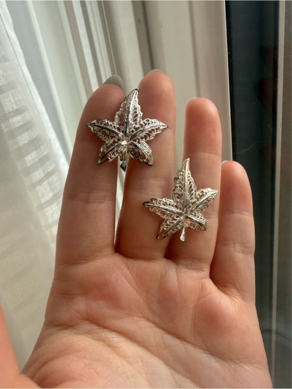 Vintage Rare Birks Signed Sterling Filigree Maple Leaf Screw Back Earrings - Picture 5 of 6